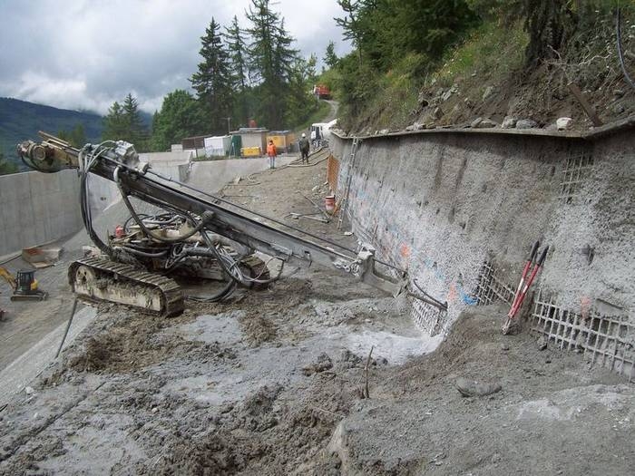 mur paroi clouée pour contruction bassin d'orage face au Mont Blanc