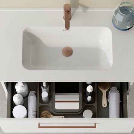 meuble vasque blanc mat 80 cm 2 tiroirs suspendu avec poignées et robinet or rose. Tiroir anthracite avec rangements.