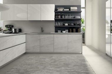 cuisine laquée blanc brillant et HPL pierre blanc gris ou céramique Magasin Christelle cuisiniste Bourg Saint Maurice