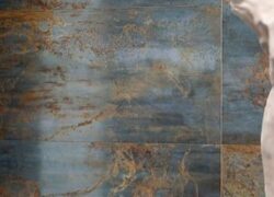 Magasin carrelage Moutiers pour sol ou mur bleu nuancé rouille corten effet métal